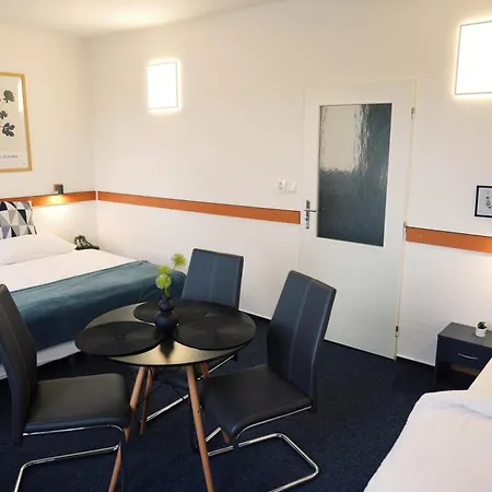 Hotel Morava 308 Manzelska Postel A Treti Luzko Safarikova 855 Uherske Hradiste
