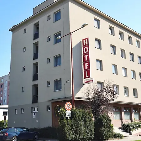 Morava 308 Manzelska Postel A Treti Luzko Safarikova 855 * Uherske Hradiste
