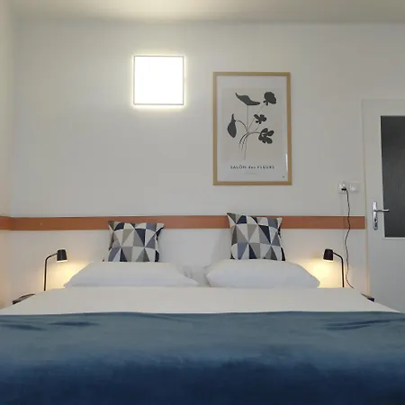 Morava 308 Manzelska Postel A Treti Luzko Safarikova 855 Hotel Uherske Hradiste