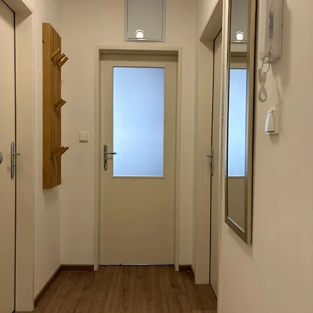 Morava 7 Manzelska Postel A Postel Pro 3 Osobu, Parkovani Zdarma Safarikova 855 Hotel