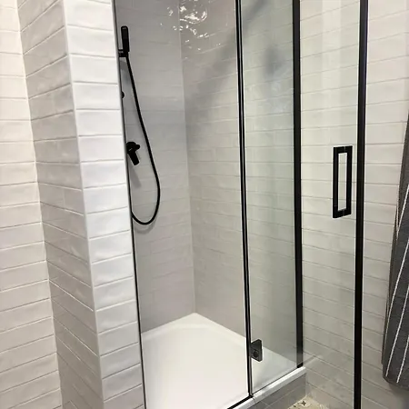 Hotel Morava 7 Manzelska Postel A Postel Pro 3 Osobu, Parkovani Zdarma Safarikova 855