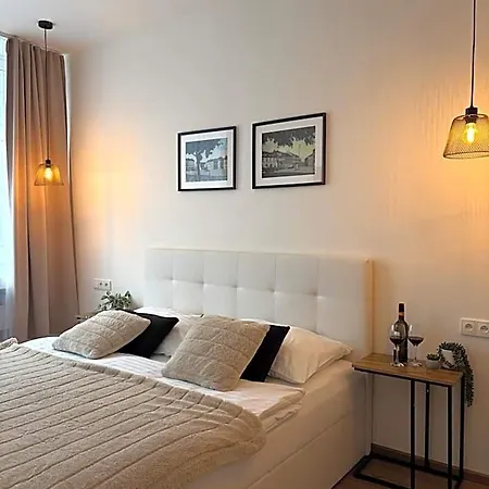 Morava 7 Manželská Postel A Postel Pro 3 Osobu, Parkování Zdarma šafaříkova 855 * Uherské Hradiště