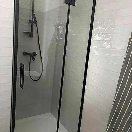 Morava 7 Manželská Postel A Postel Pro 3 Osobu, Parkování Zdarma šafaříkova 855 Hotel