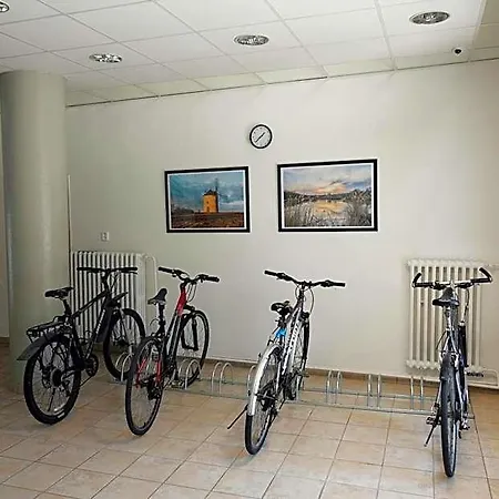 Morava 7 Manželská Postel A Postel Pro 3 Osobu, Parkování Zdarma šafaříkova 855 Hotel