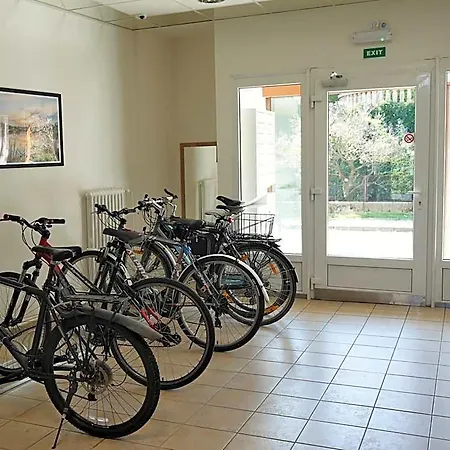 Morava 7 Manželská Postel A Postel Pro 3 Osobu, Parkování Zdarma šafaříkova 855 Hotel *