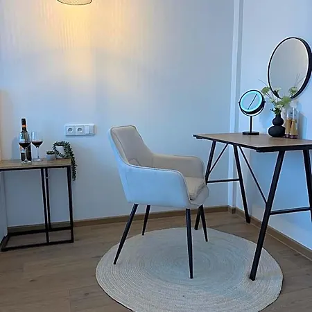 Morava 7 Manželská Postel A Postel Pro 3 Osobu, Parkování Zdarma šafaříkova 855 Hotel *