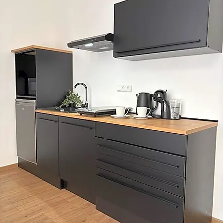 Morava 7 Manželská Postel A Postel Pro 3 Osobu, Parkování Zdarma šafaříkova 855 Hotel